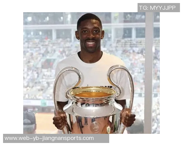 登贝莱荣归故里携金球奖与家乡人民共享荣耀时刻