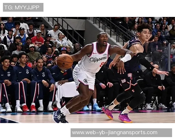 浓眉半场状态低迷未得分仅靠6篮板2助攻支撑球队表现 浓眉半场状态低迷未得分仅靠6篮板2助攻支撑球队表现