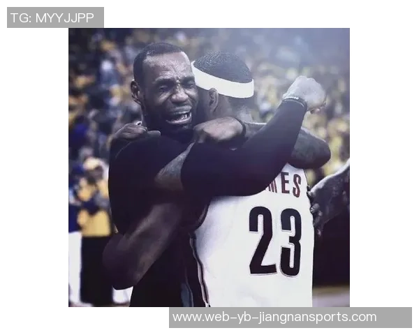 詹姆斯坚持训练与信念并肩作战期待重返赛场的坚定决心